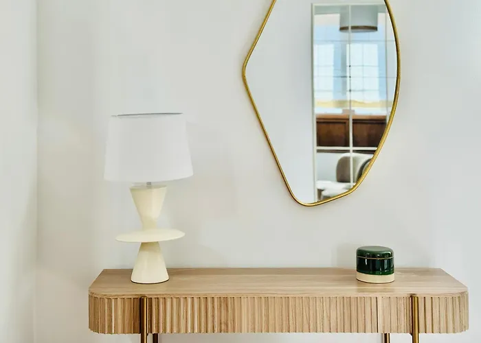 Canaryislandshost I White Villa